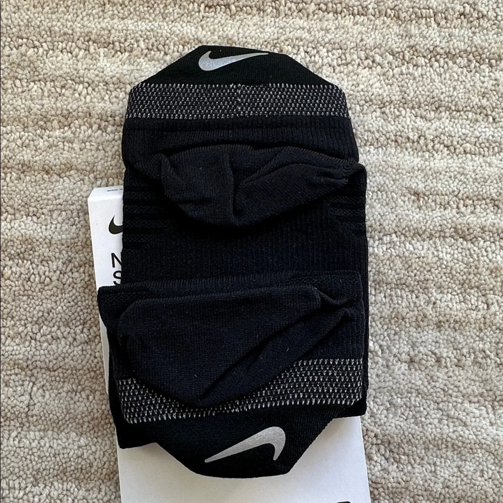 NWT 2 Pairs of Nike Spark Lightweight No-Show Running Socks W 9.5-11 Men 8-9.5